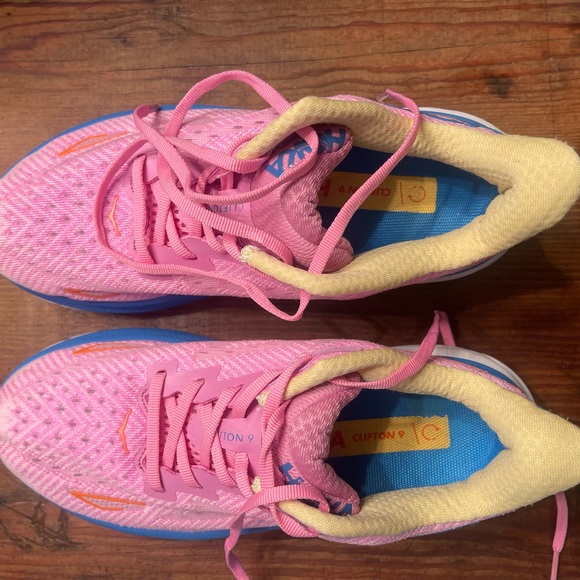 Women’s Hoka one Clifton 9 running shoe - Picture 2 of 4